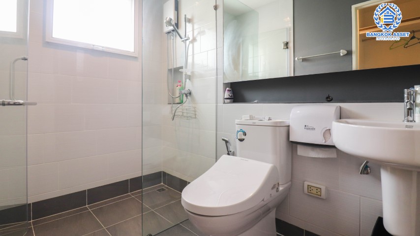 *****บ้านเดี่ยวมือสองนนทบุรี ม.คาซ่าพรีเมี่ยม ราชพฤกษ์-พระราม5 แบรนด์คุณภาพ Q.House เนื้อที่ 55.70 ตร.ว. บ้านสวยพร้อมเข้าอยู่ ต่อเติมห้องเอนกประสงค์พร้อมใช้งาน ฟังก์ชัน 4 ห้องนอน 3 ห้องน้ำ 2 ที่จอดรถ เชื่อมต่อถนนราชพฤกษ์, ถนนรัตนาธิเบศร์, ถนนบางกรวย-ไทรน้อย ใกล้เซ็นทรัลเวสต์เกต จองเลย!